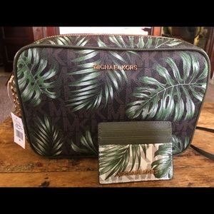 Michael Kors Jet set crossbody with case